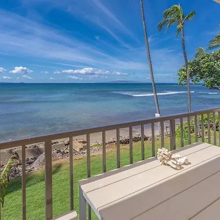 Direct Oceanfront—Fully Remodeled—Sleeps 6 Villa